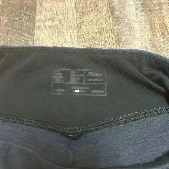 New Balance Women’s Grey Black Ankle Length Athletic Leggings Sz S - Picture 5 of 9